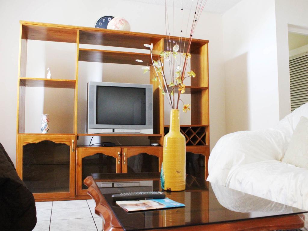 Skycastles Condominiums 오쵸 리오스 외부 사진
